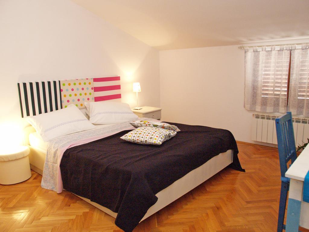 Family Friendly Apartments Pula Rum bild