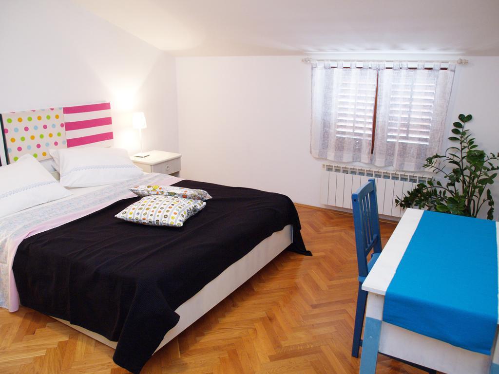 Family Friendly Apartments Pula Rum bild