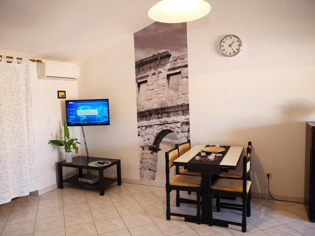 Family Friendly Apartments Pula Rum bild