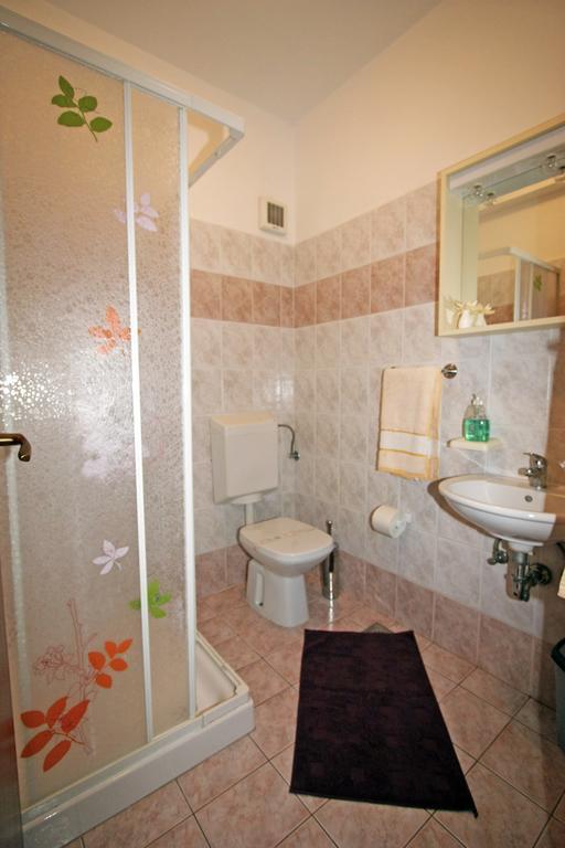 Family Friendly Apartments Pula Rum bild